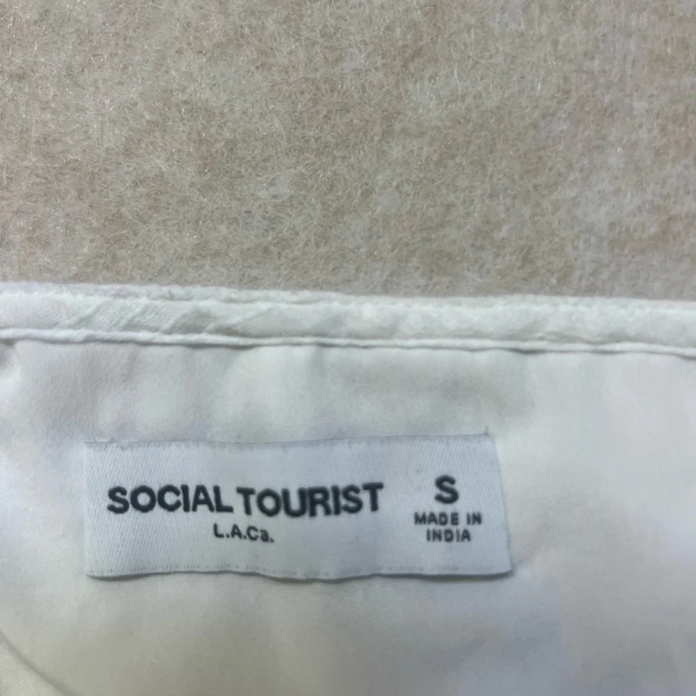 Women's White Social Tourist Button-through Flyaway Top - Picture 4 of 4